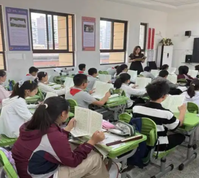 文学教育重视培育学生的艺术档次审美品格和人文情怀 文学教育重视培育学生的艺术档次审美品格和人文情怀